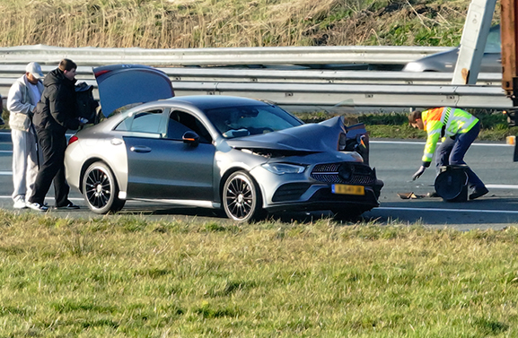 Botsing op A15 bij Geldermalsen zorgt voor flinke file