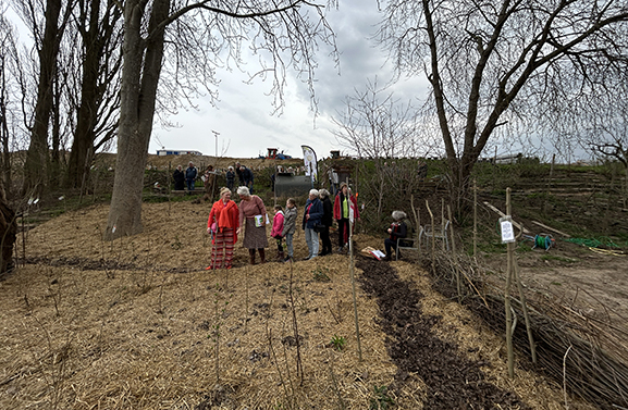 Tiny Forest  De Kaardebol geopend in Varik