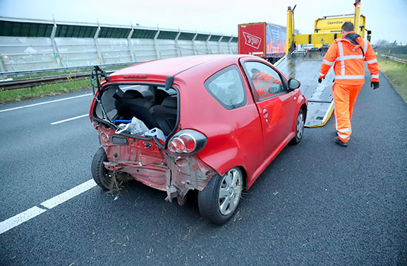 Veel schade bij kop-staartbotsing op de A15 bij Kerk-Avezaath