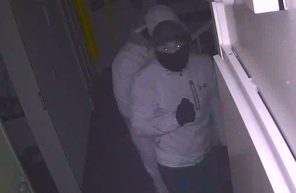 Bewoner schrikt zich wild van drie inbrekers in zijn huis