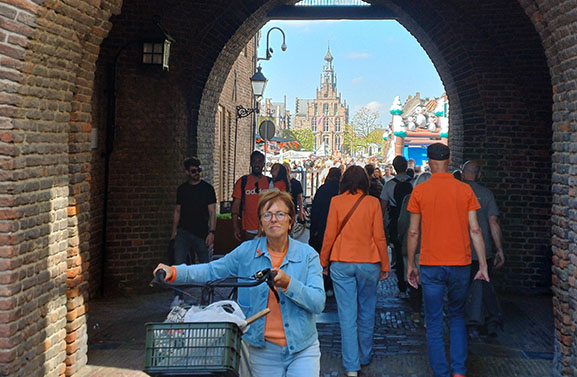 Koningsdag in de regio: Oranjegezind feest onder een stralende zon