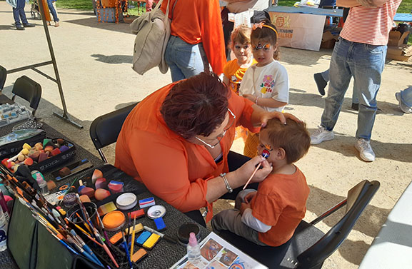 Koningsdag in de regio: Oranjegezind feest onder een stralende zon