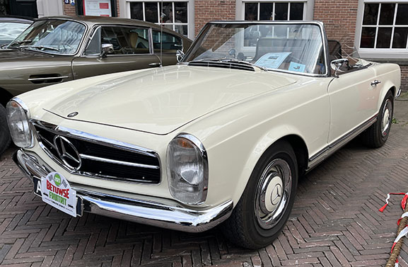 Klassieke en bijzondere auto's stelen de show tijdens Betuwse Fruitrit