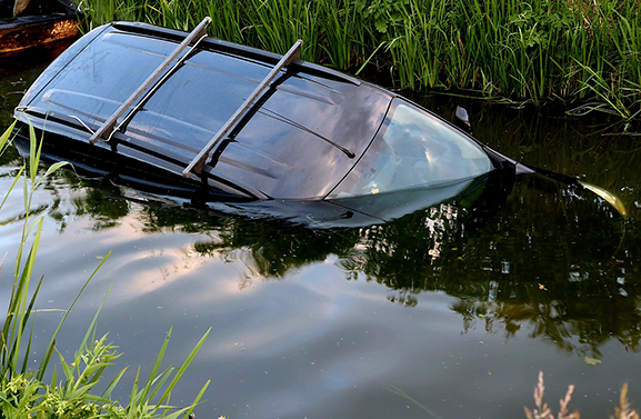 Vergeten handrem leidt tot onbedoeld wateravontuur