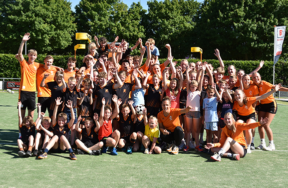 Nationale korfbaltoppers actief tijdens clinic bij Tiel‘72