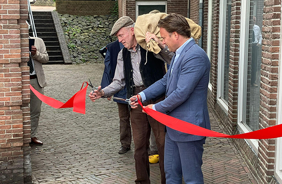 Drie steegjes in Tiel hebben voor het eerst een naambordje gekregen
