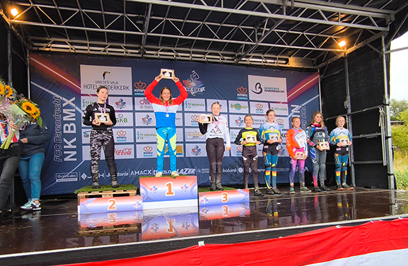 Sofie van Soelen Nederlands kampioen BMX ondanks slecht weer