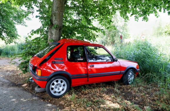 Twee gewonden bij eenzijdig ongeval in Beesd