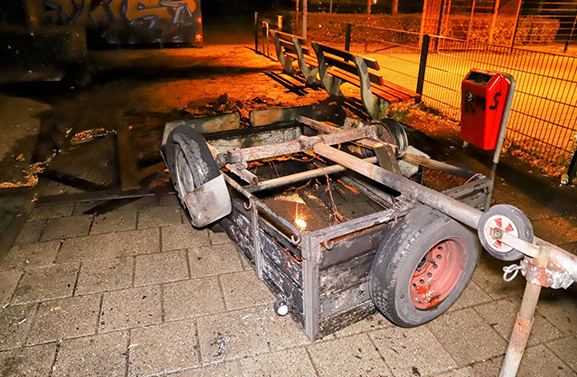 Aanhangwagen in brand; voertuig total loss