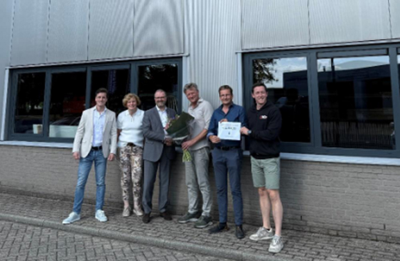 Stichting Van der Koppel-Van den Heuvel krijgt € 4.300,- van lokale bouwer