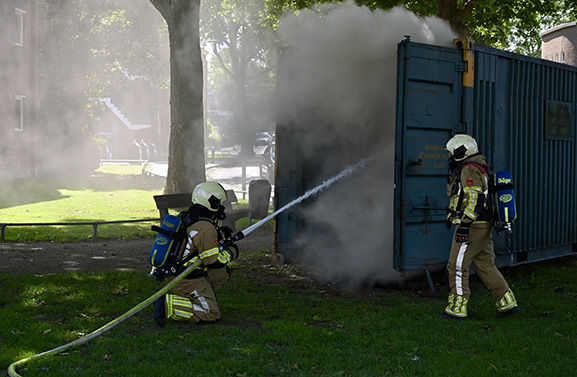 Containerbrand met veel rookontwikkeling