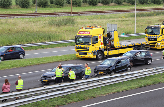 Meerdere gewonden bij kop-staartbotsing op A15