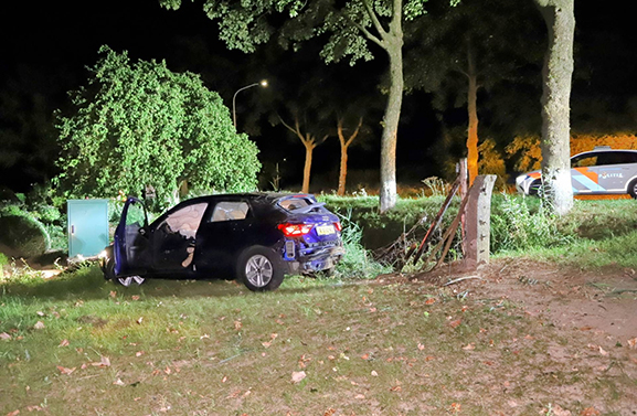 Auto slaat meerdere keren over de kop op Zoelenseweg