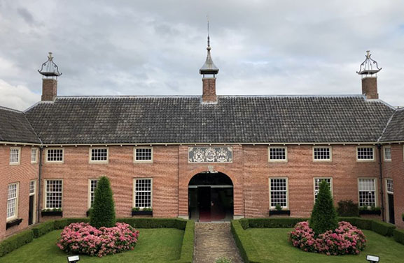 Boekje over naamdrager van Hofje van Mevrouw van Aerden gepubliceerd