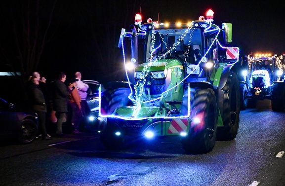 Bijna 200 tractors bij lichtjestocht in Vijfheerenlanden