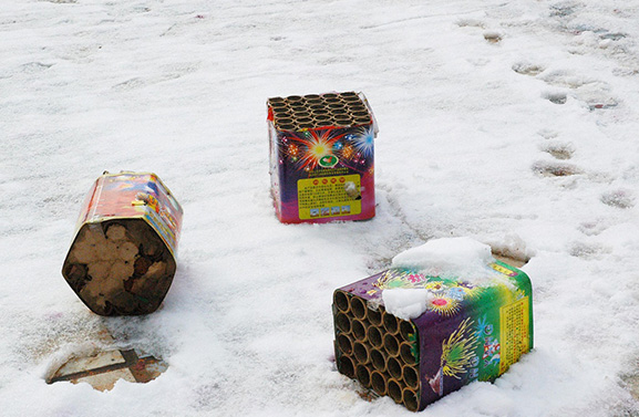 Minder schade tijdens jaarwisseling, maar brandweer vaker belaagd