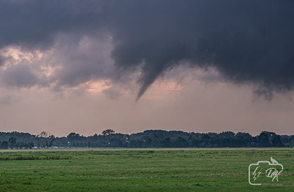 Kleine tornado gesignaleerd bij Leerdam