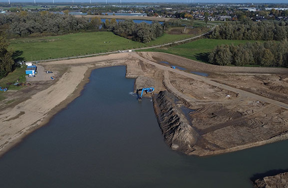 Dijkbewoners West Betuwe bezorgd over stijgende verkeersoverlast