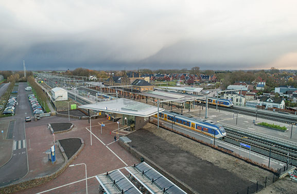 Opschorten treinverkeer zorgt voor drukte bij bussen station Geldermalsen