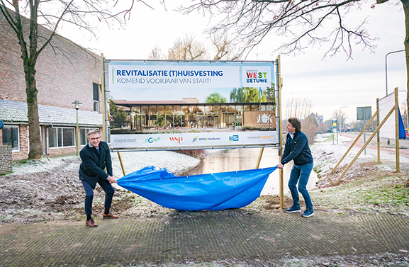 Aannemersovereenkomst gemeentehuis West Betuwe getekend