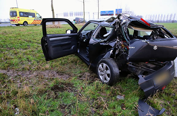 Vrouw verliest macht over het stuur op de A2 bij Enspijk