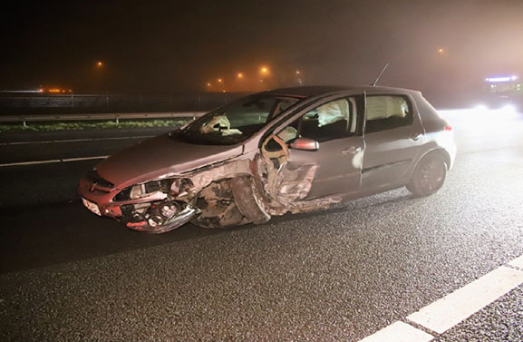 Bestuurder met spoed naar ziekenhuis na ongeval A15 bij Geldermalsen