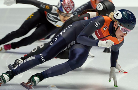 Shorttrackster Velzeboer kroont zich in Canada tot wereldkampioen