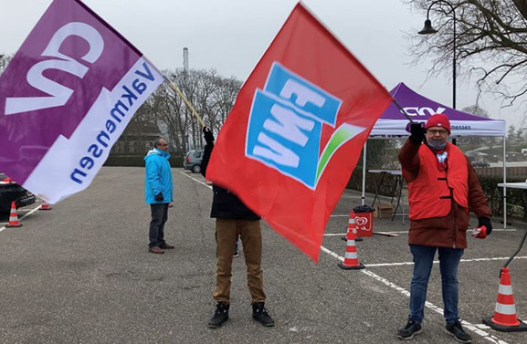 Personeel glasfabriek Leerdam staakt