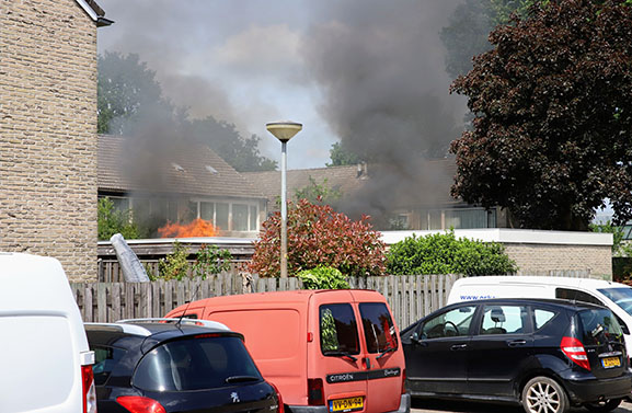 Garagebox brandt uit op de Hennepe in Tiel