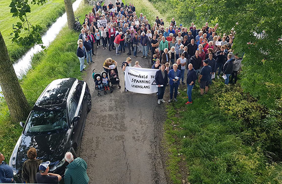 Honderden tegenstanders protesteren tegen laatste besluit radar Herwijnen