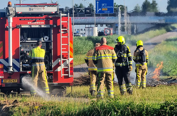 Hooibalen in brand tijdens boerenprotesten