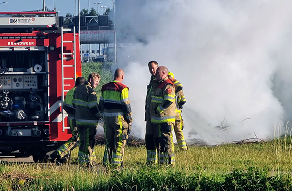 Hooibalen in brand tijdens boerenprotesten