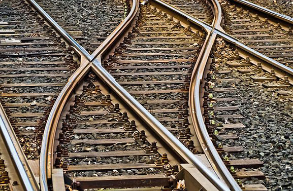 Treinverkeer Tiel - Arnhem ontregeld door kromgetrokken rails