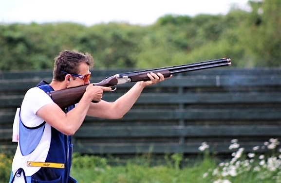 Jan-Cor van der Greef blijft de beste kleiduiverschutter van het land