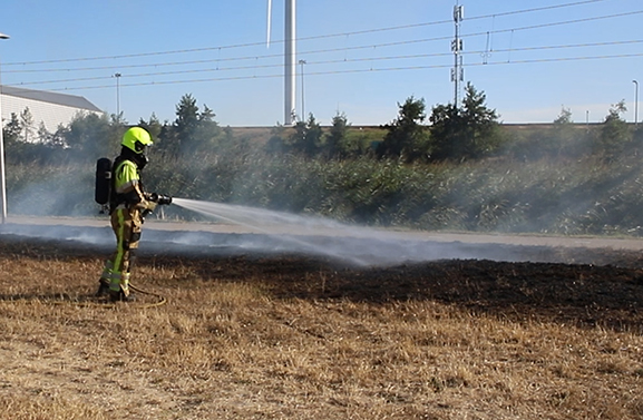 Bermbrand aan de Zeekade in Geldermalsen