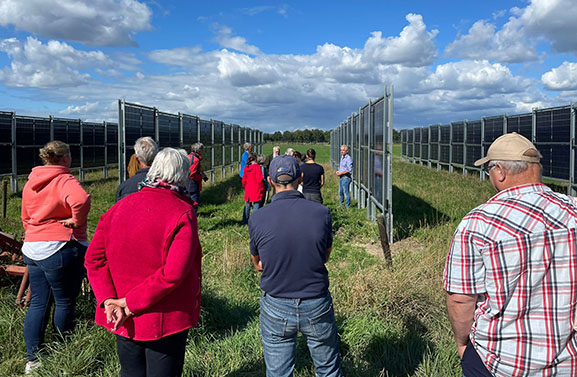 Eerste zonneproject in Nederland met verticale panelen geopend in Culemborg