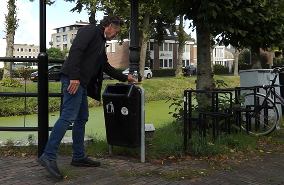 Wethouder Meijdam neemt de eerste DoneerRing in gebruik in Leerdam