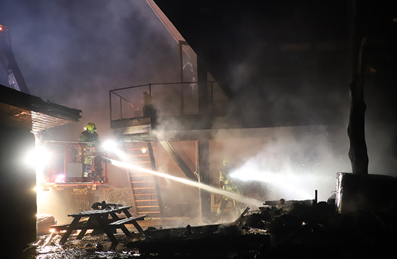 Bijzondere nieuwbouwwoning volledig in de as gelegd door brand