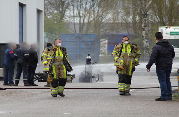 Acetyleenfles in brand bij Gerritse bedrijfswagens in Tiel