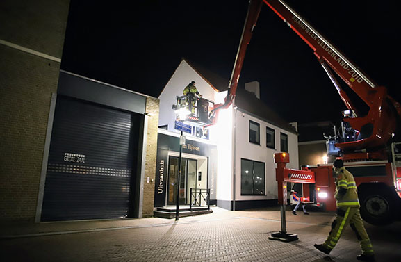 Grote zoekactie naar gevluchte verdachte in Tiel