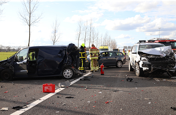 Ravage op de A2 bij Enspijk door ongeval