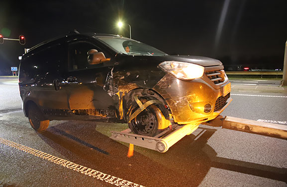 Beschonken bestuurder veroorzaakt ongeval met veel schade op viaduct A15