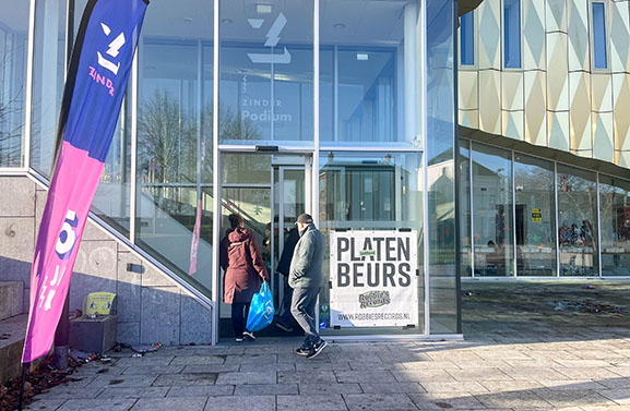 Van jong tot oud; hoge opkomst bij platenbeurs in Tiel