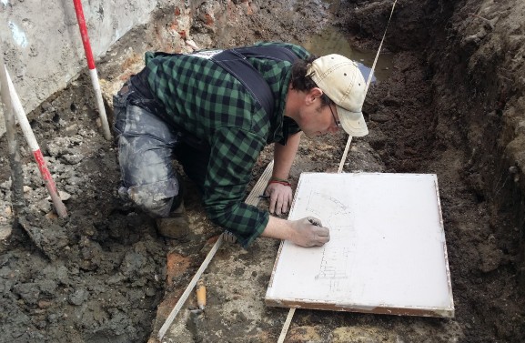 Bijzondere vondst in Vianen: oude stadstoren ontdekt