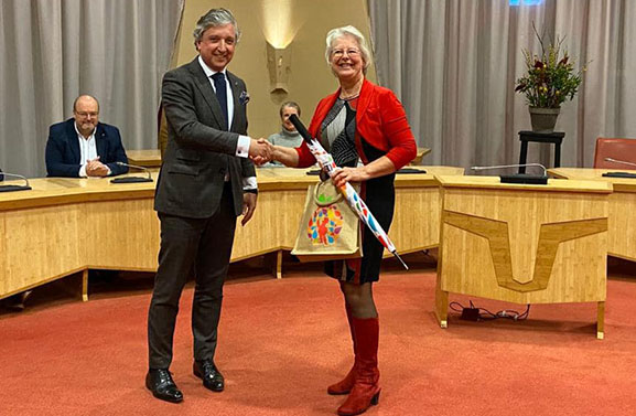 Buren neemt afscheid van burgemeester Josan Meijers