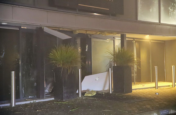 Harde knal: schade aan pand meubelzaak in Tiel