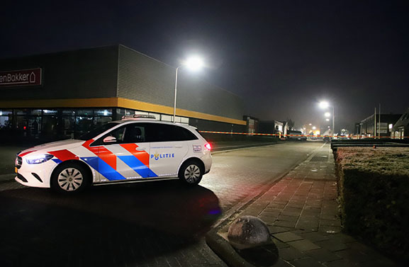 Harde knal: schade aan pand meubelzaak in Tiel