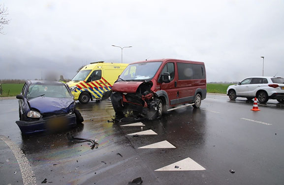Veel schade bij verkeersongeval op Provincialeweg in Buurmalsen