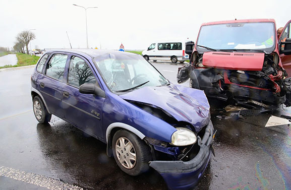 Veel schade bij verkeersongeval op Provincialeweg in Buurmalsen