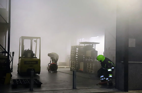 Brandweer rukt uit voor brand, maar blijkt rook van mistgenerator